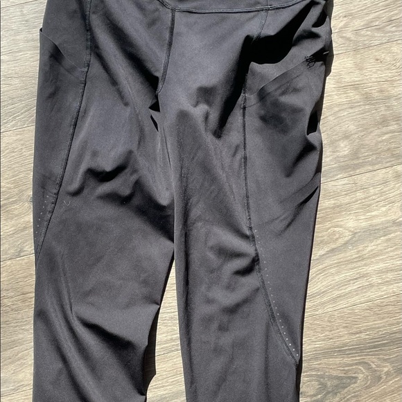 Lululemon Fast and Free High Rise Crop 21” Size 8 - Picture 2 of 2